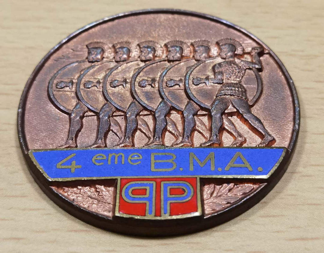 北京马甸外币专卖微拍第四十七期，外国纪念章专场，陆续上新，欢迎关注 彩色纪念章，直径：50mm。重量：55克。品相如图