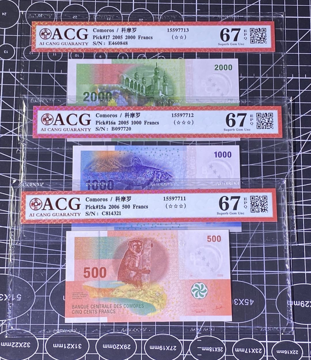 兄弟收藏2021年第31期国评纸币专场将于3月25日晚上7点开拍 科摩罗小额500-2000法郎，爱藏67同分