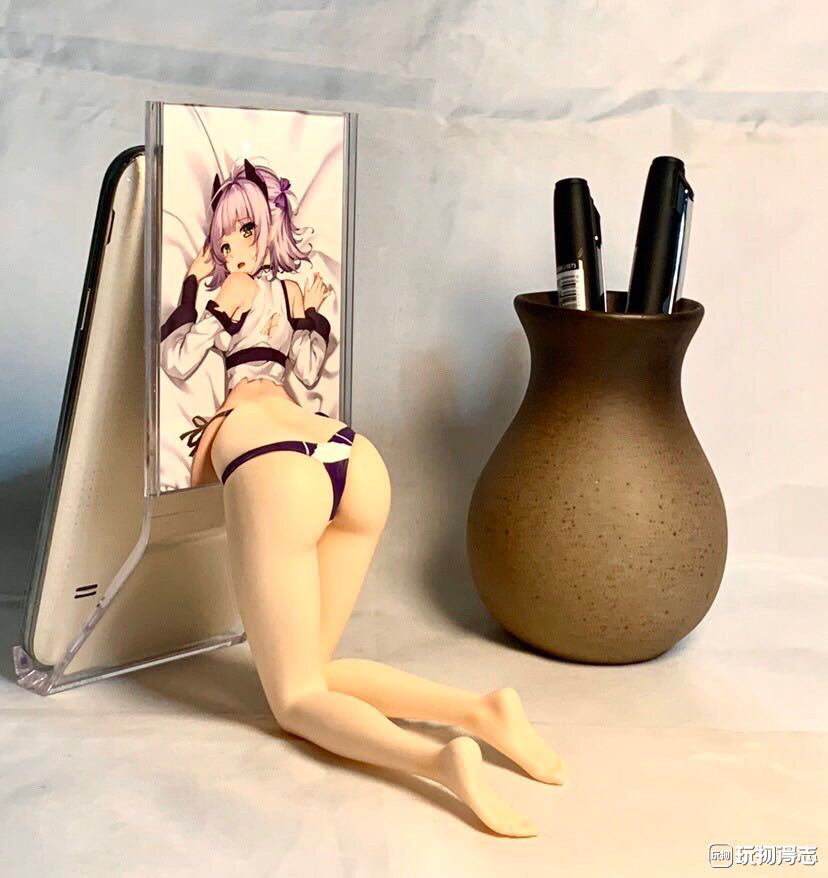 零元拍：美少女手机支架手办，小内内颜色随机发货不挑选。不是全身哦