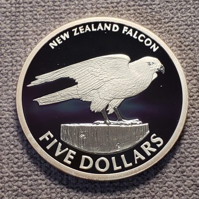 0起1加-纯粹捡漏拍-16场 - 新西兰2006年5元珍稀动物精制纪念银币-新西兰猎鹰-量2500