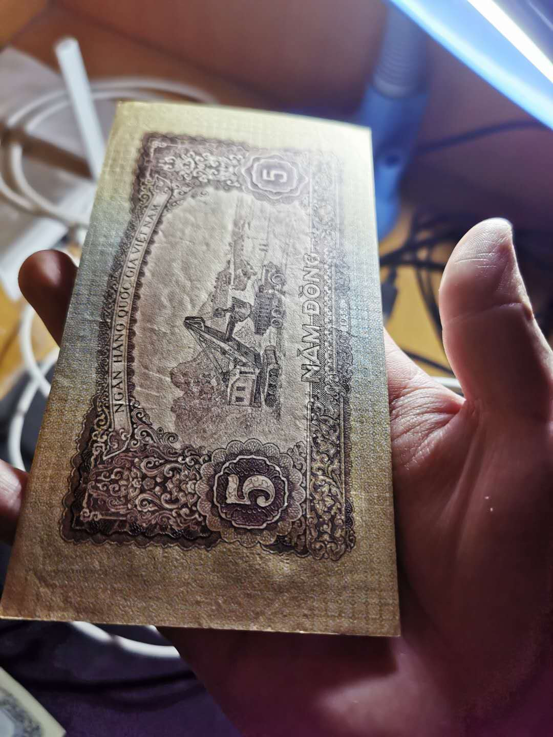 【鲸贝乐淘】千字文·第“昆池碣石，巨野洞庭”号拍卖 【中国代印★越南🇻🇳 】1958年2.5.10盾，极近UNC，品相如图，均为大五星水印