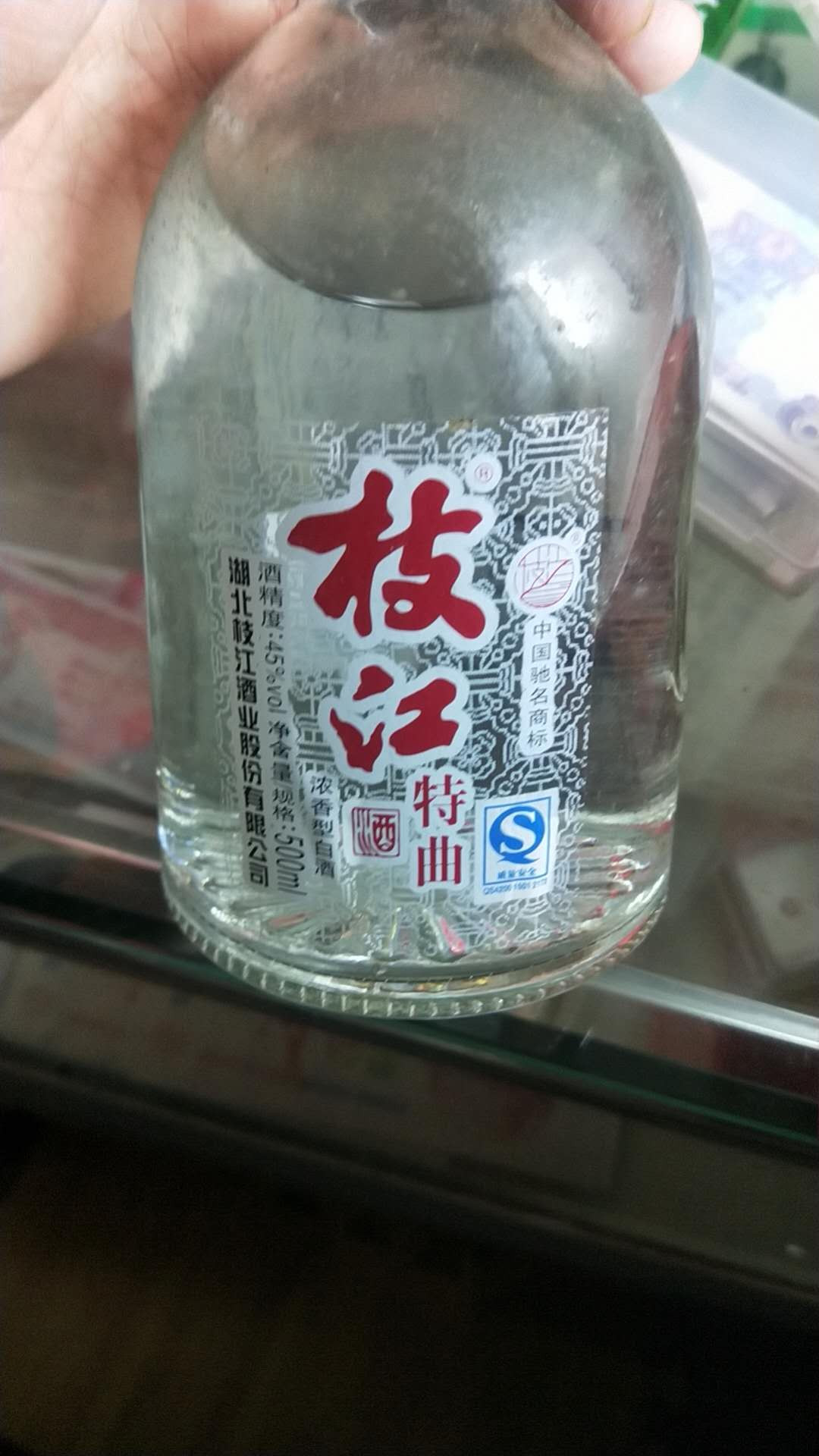 小英开心拍第476期 箱装的2010年枝江大曲一瓶