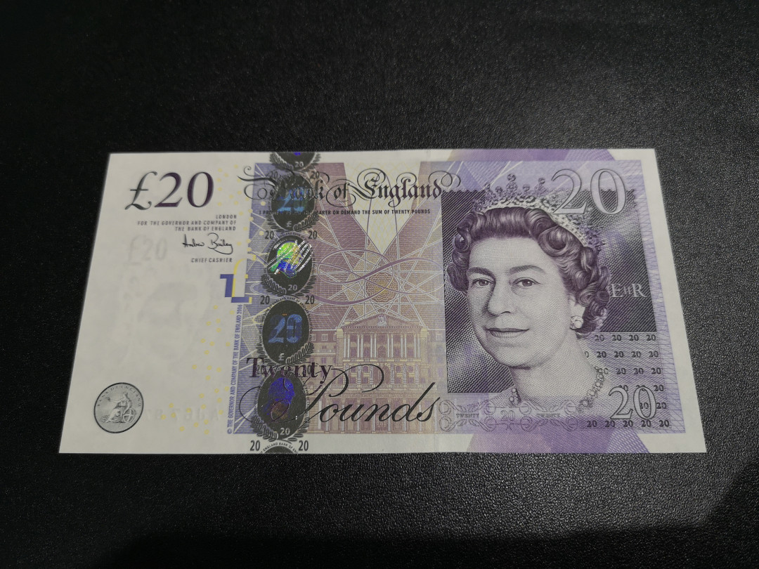 《外钞收藏家》第一百零五期拍卖 英国E序列20镑 全新UNC   820
