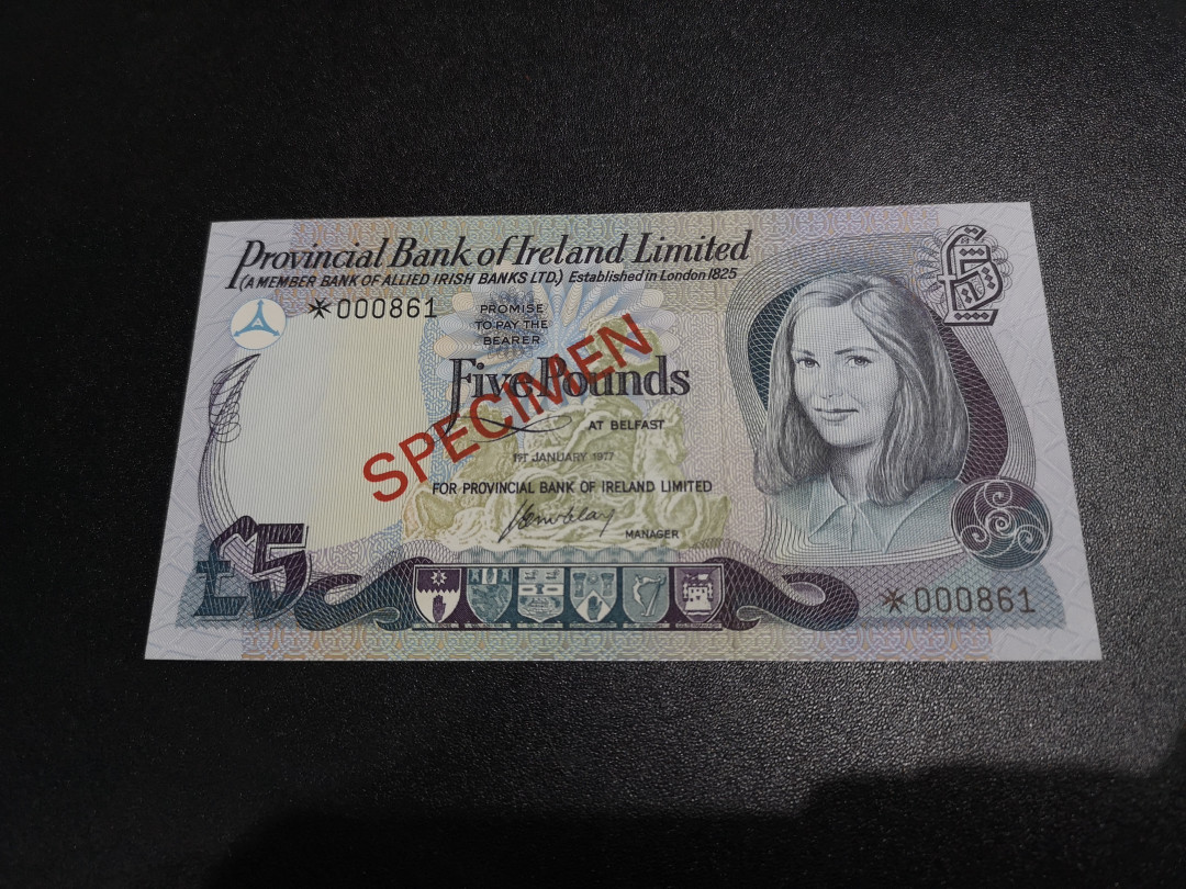 《外钞收藏家》第一百零五期拍卖 1977年爱尔兰 5镑  样钞 全新UNC