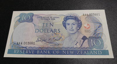 《外钞收藏家》第一百零五期拍卖 - 1990年新西兰10刀 AAA首发冠 全新UNC 3661千位号