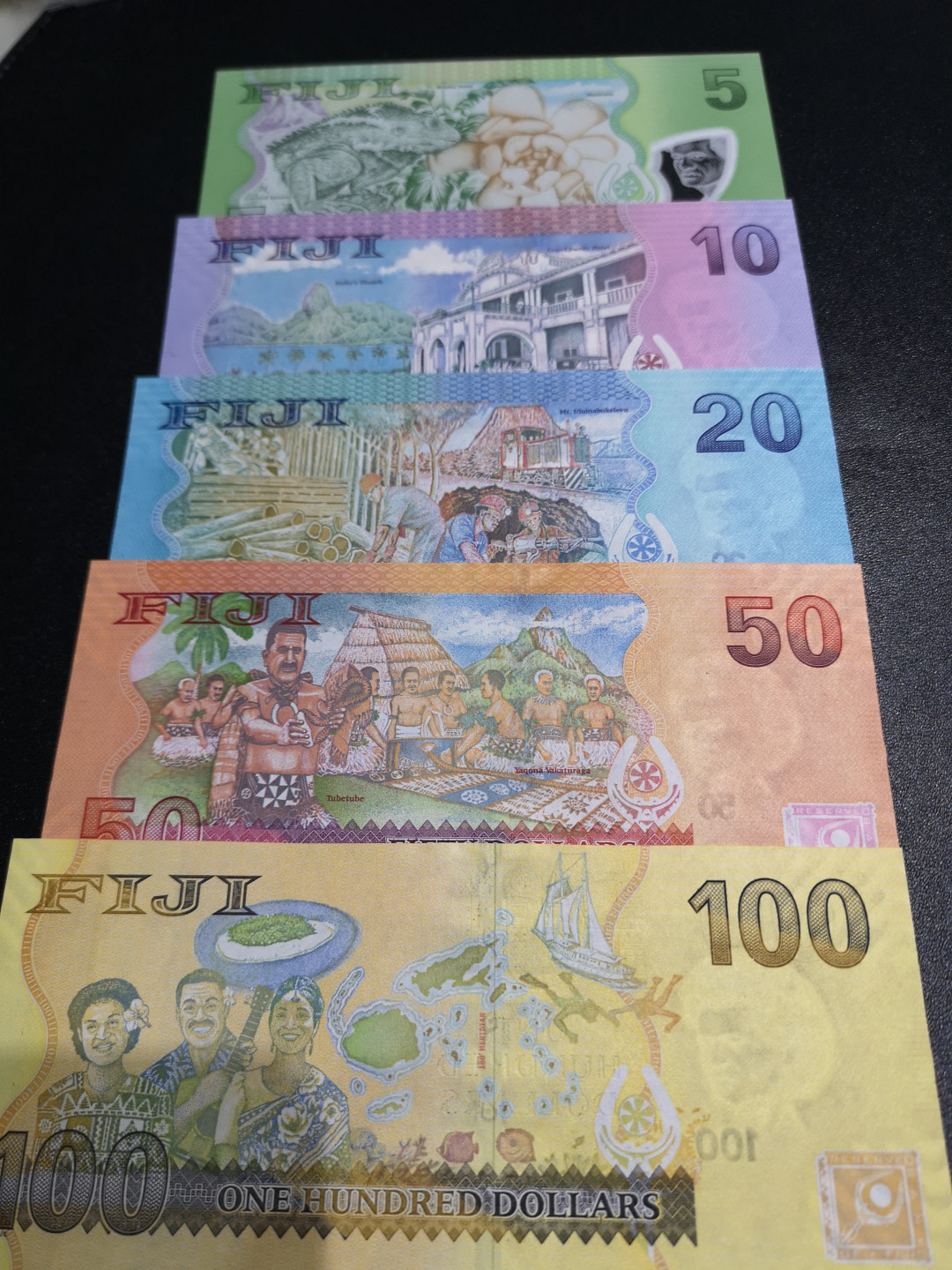 《外钞收藏家》第一百零五期拍卖 斐济全同号钞 5张 全新UNC  1237号