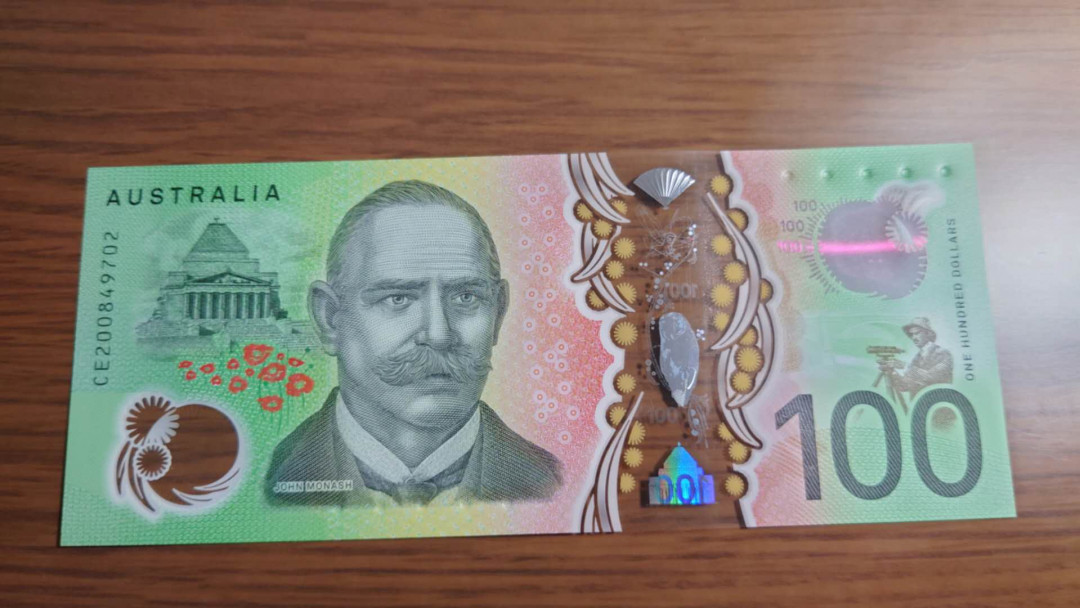 陆续更新【囧羊收藏】精选微拍第19期～2021年第十期   2020年澳大利亚100元塑料钞 中带4号码尾702 全新绝品（塑料窗口完美）居中好