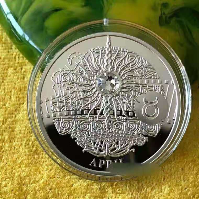 【币观天下】第142期钱币拍卖  纽埃2013年1元，“爱你一生(2013)”十二星座幸(性)福魔石系列(4)---四月“金牛座”，幸福魔石(透明宝石)，镶嵌施华洛世奇透明大宝石精制银币