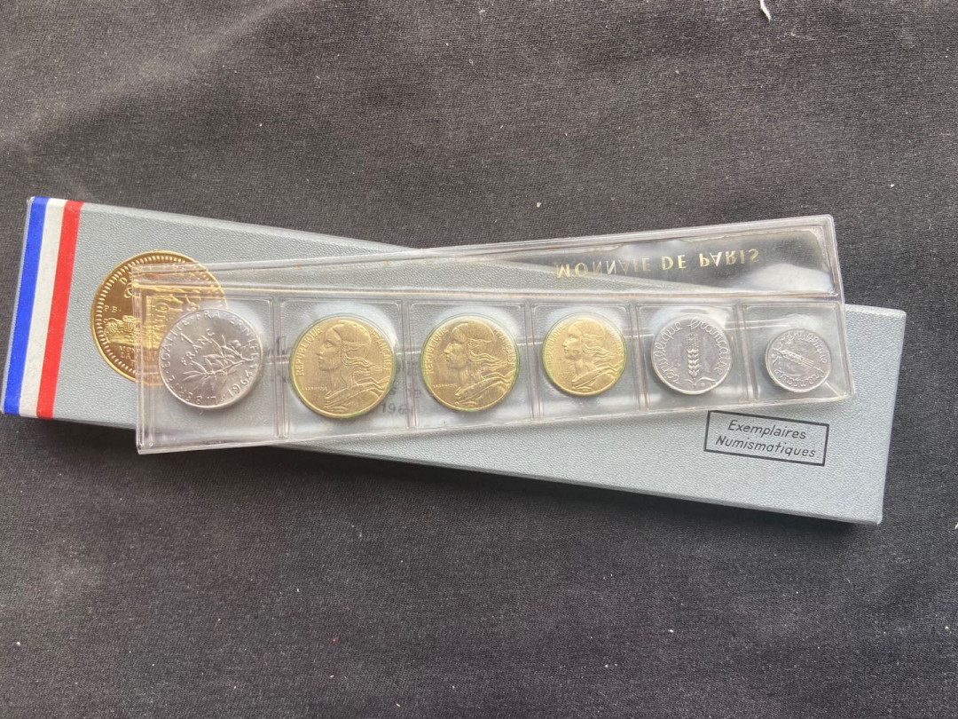 【币观天下】第142期钱币拍卖 【法国】1964年清版套币