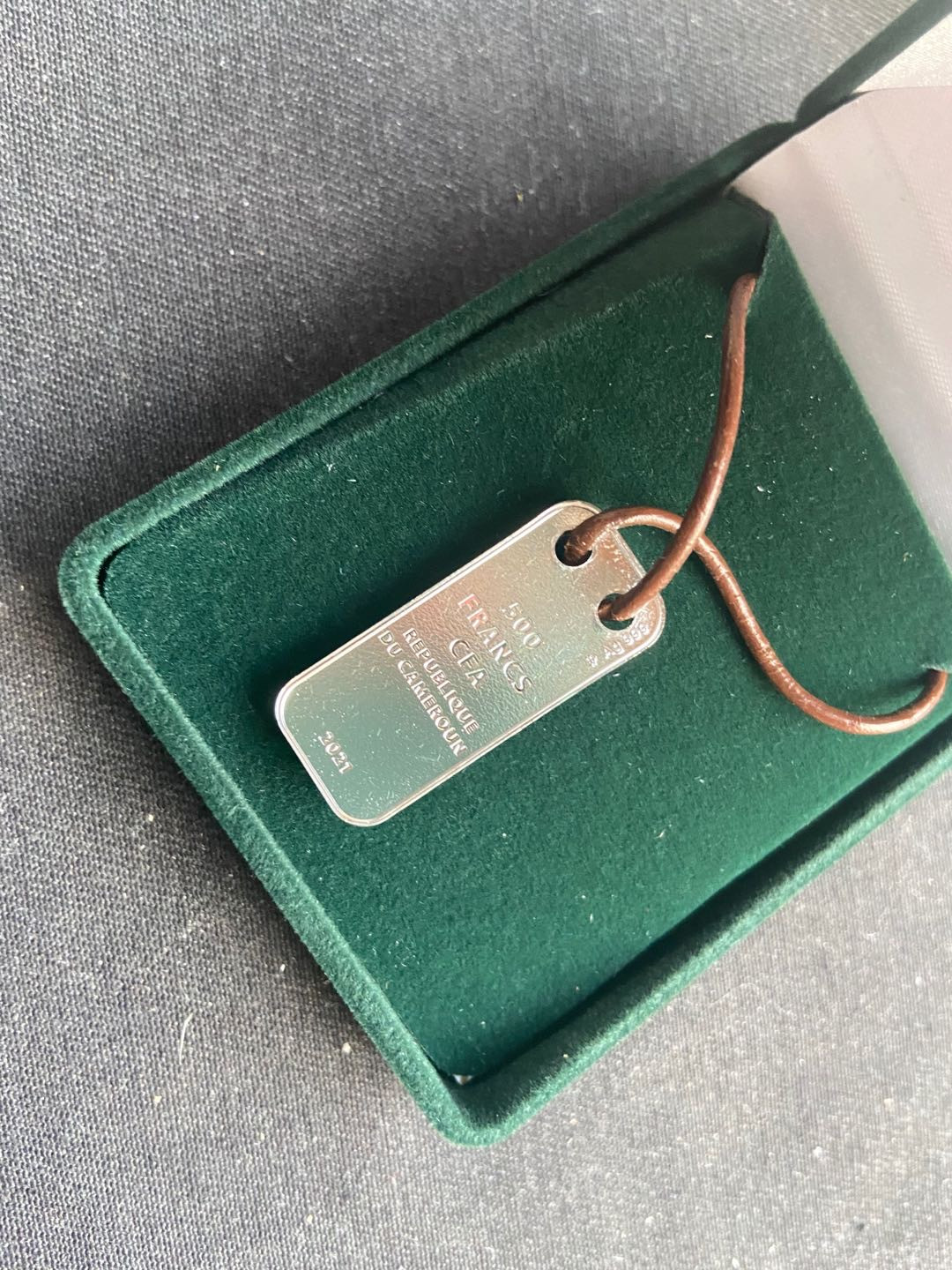 【币观天下】第142期钱币拍卖 【喀麦隆】牛年彩色印刷小银币【挂饰】