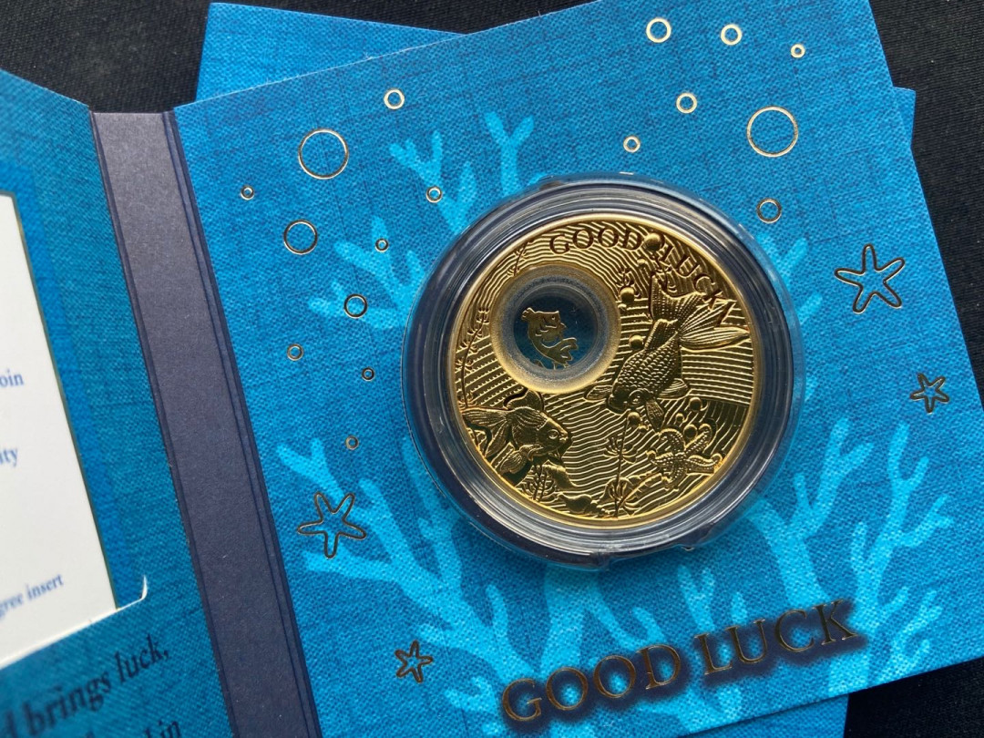 【币观天下】第142期钱币拍卖 【纽埃】幸运系列之幸运金鱼镀金银币