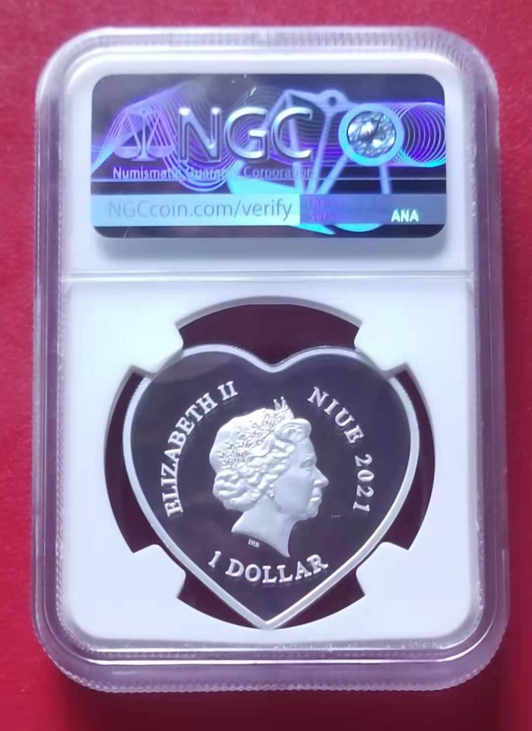 【币观天下】第142期钱币拍卖 NGC纽埃2021年快乐情人节心形水晶镶嵌银币评级币