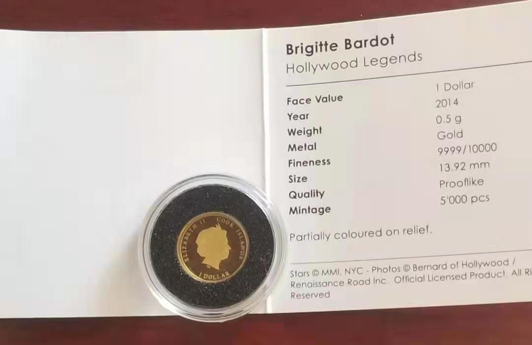 【币观天下】第142期钱币拍卖 库克2014年好莱坞明星碧姬·芭铎彩色金币