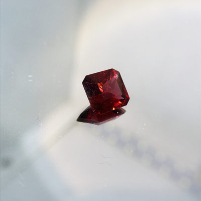 80年斯里兰卡宝石公司HH GEMS 【纯天然彩色宝石 多种珍贵宝石合集】 - Garnet 红色石榴石 纯天然 2.49ct 裸石 斯里兰卡