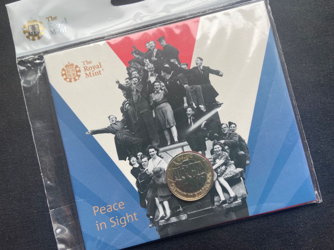 【币观天下】第142期钱币拍卖 【英国】二战胜利双色币卡册