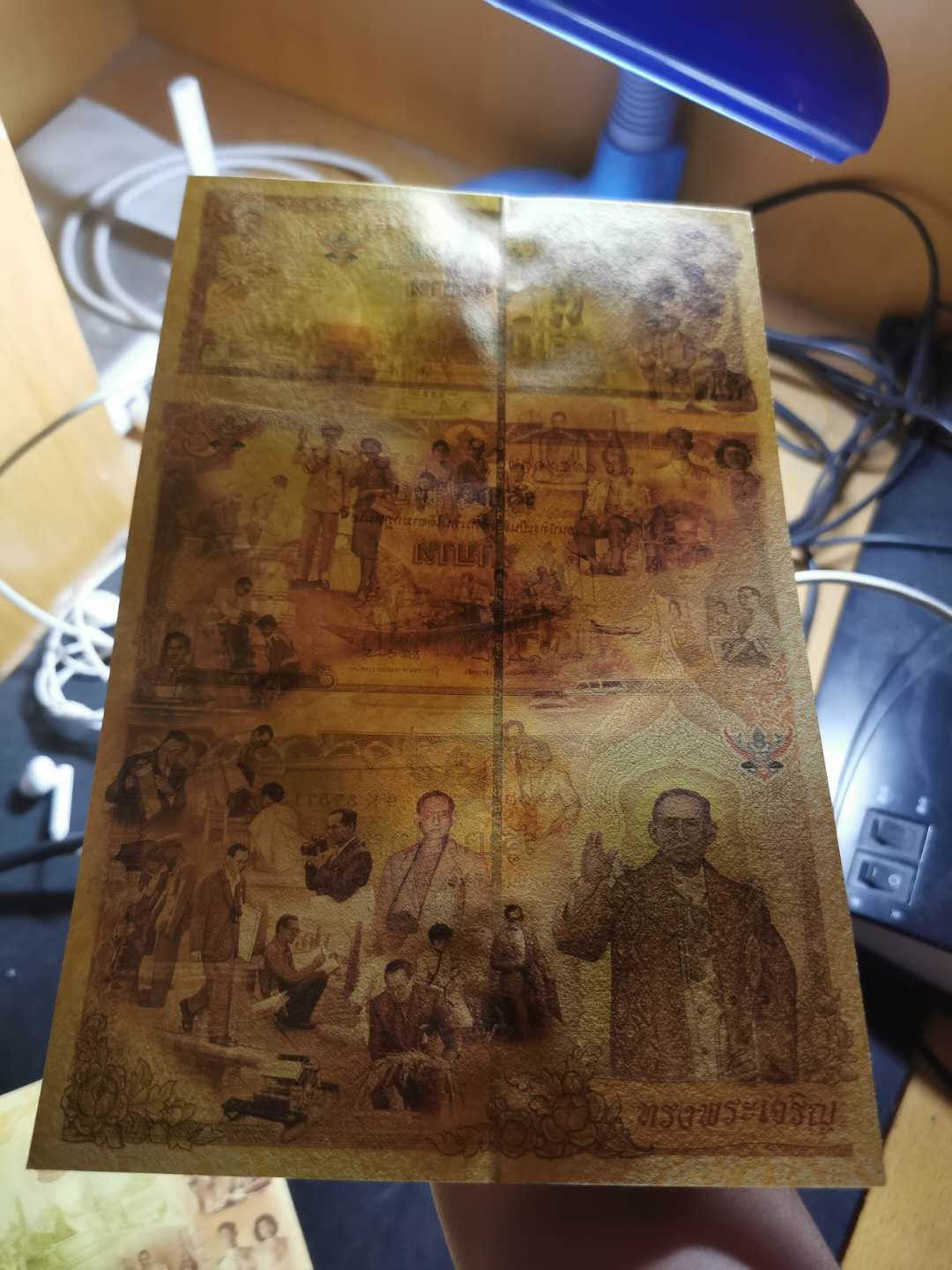 【鲸贝乐淘】千字文·第“治本于农，务资稼穑”号拍卖·两单包邮 【泰国🇹🇭 】2007年九世国王80大寿三连体，纪念钞2连号，全新全品UNC 