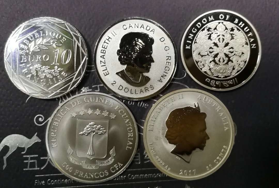 北京马甸外币专卖微拍第四十八场，外国金银币专场。陆续上新，欢迎关注。 2017年五大洲鸡年生肖1／2盎司银币5枚／套，分别为加拿大，澳大利亚，不丹，几内亚，法国，品相如图，礼品盒包装，盒证齐全