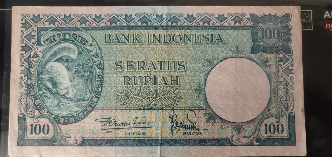 N&C第十一期: 欢乐捡漏场 1957年印度尼西亚100卢比 正面可爱的小动物，背面富有意境的建筑景观 稀少品种 八品如图