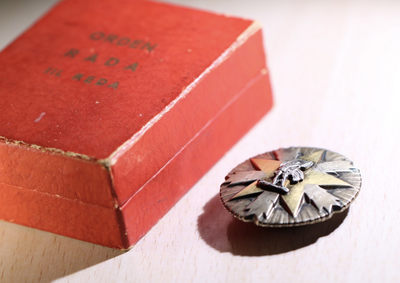 大猫徽章拍卖第154期 - 南斯拉夫三级人民功勋勋章 银质原盒