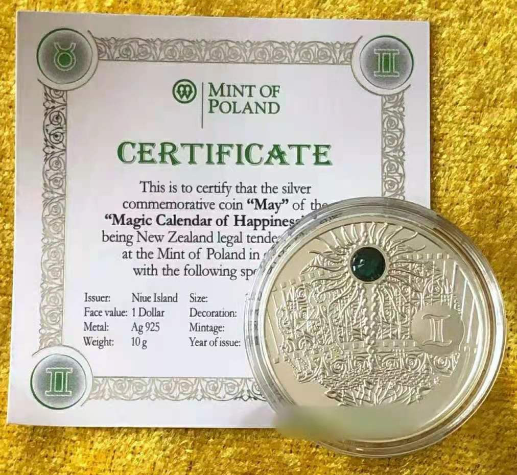 【币观天下】第143期钱币拍卖～ 【白俄罗斯】纽埃2013年1元，“爱你一生(2013)”十二星座幸(性)福魔石系列(5)---五月“双子座”幸福魔石(绿猫眼石)，镶嵌施华洛世奇绿色大宝石精制银币