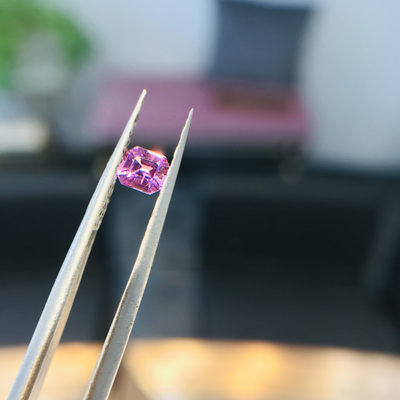 80年斯里兰卡宝石公司HH GEMS 【大牌尾单 小彩色蓝宝石专辑】 - Pink Sapphire 粉色蓝宝石 有包体  0.41ct 纯天然裸石