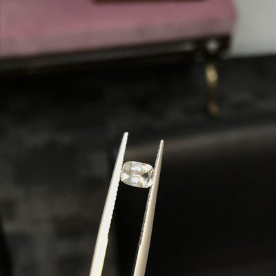 80年斯里兰卡宝石公司HH GEMS 【大牌尾单 小彩色蓝宝石专辑】 - White Sapphire 白色蓝宝石 浅黄色 0.76ct 纯天然裸石