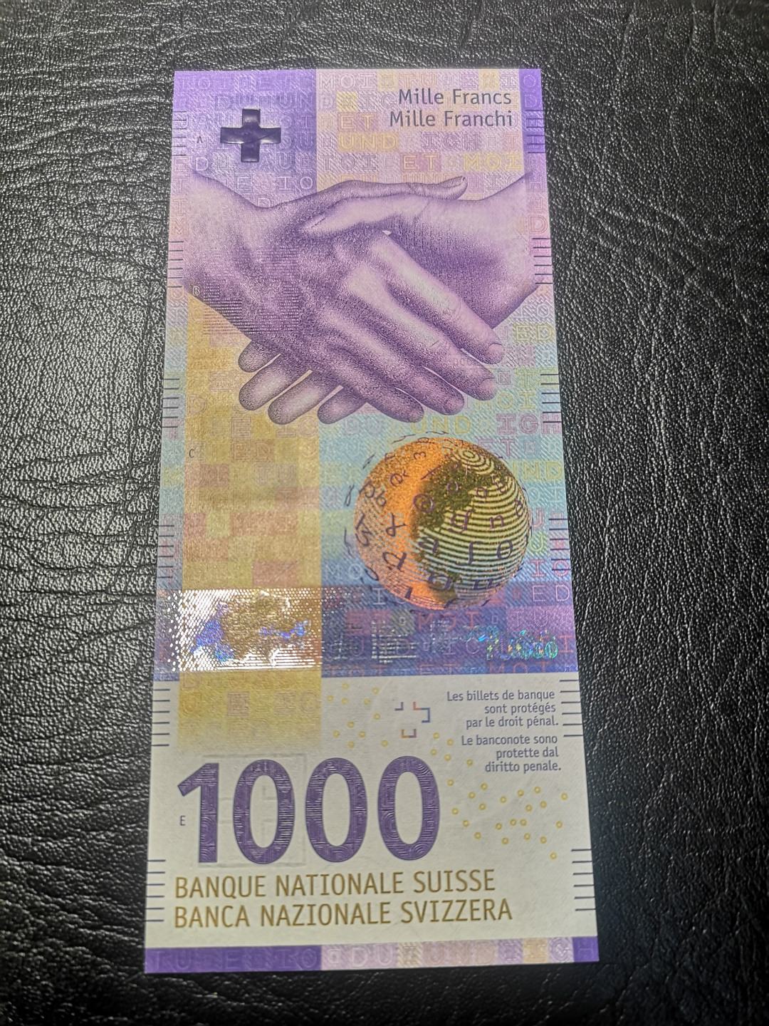 《外钞收藏家》第一百零七期拍卖 2017年瑞士 手版 1000法郎 全新UNC 居中非常好 品相完美