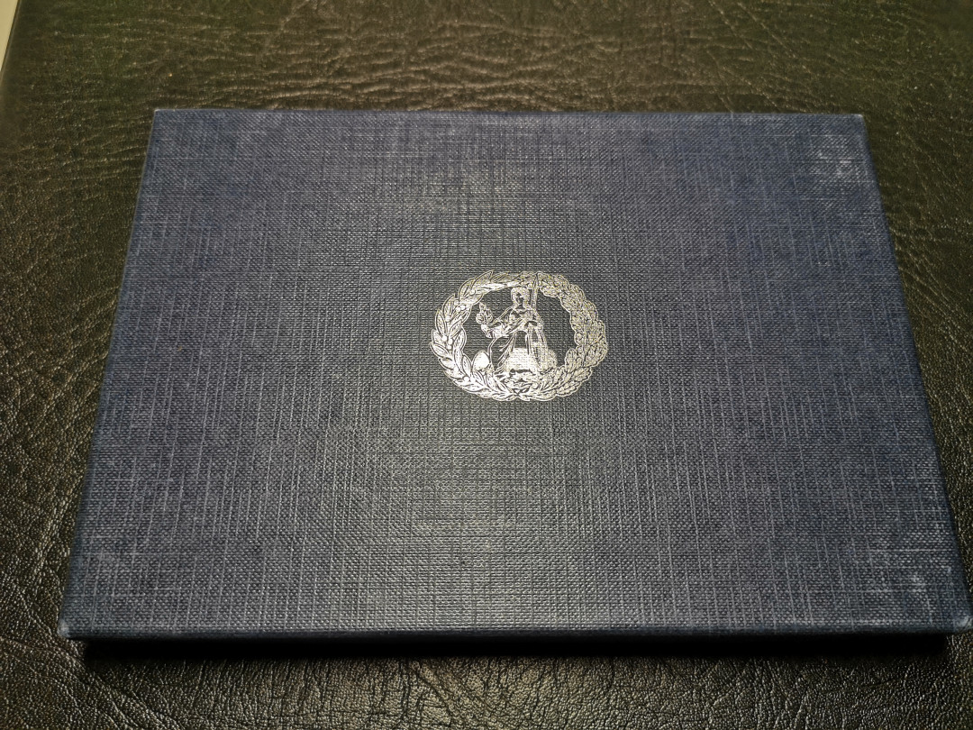 《外钞收藏家》第一百零七期拍卖 英国E序列50镑首发2037号 银行原封水晶钞 