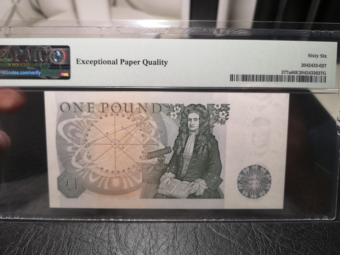 《外钞收藏家》第一百零七期拍卖 英国D序列1镑 A01首发 PMG66