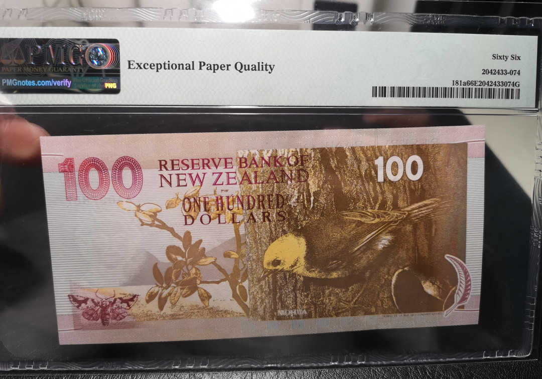 《外钞收藏家》第一百零七期拍卖 1992年新西兰100刀 AA首发冠 PMG66