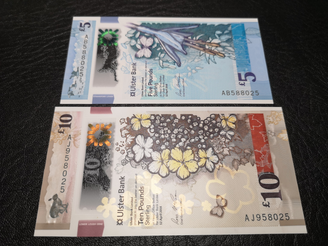 《外钞收藏家》第一百零七期拍卖 北爱10、5镑 两张 全新UNC 尾号4同