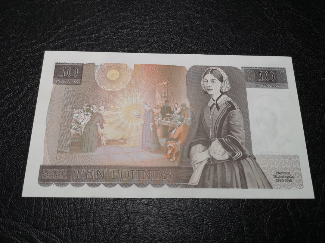 《外钞收藏家》第一百零七期拍卖 英国D序列10镑 全新UNC 有一道点钞痕