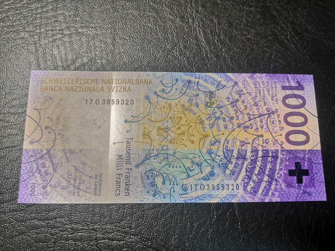 《外钞收藏家》第一百零七期拍卖 2017年瑞士 手版 1000法郎 全新UNC 居中非常好 品相完美