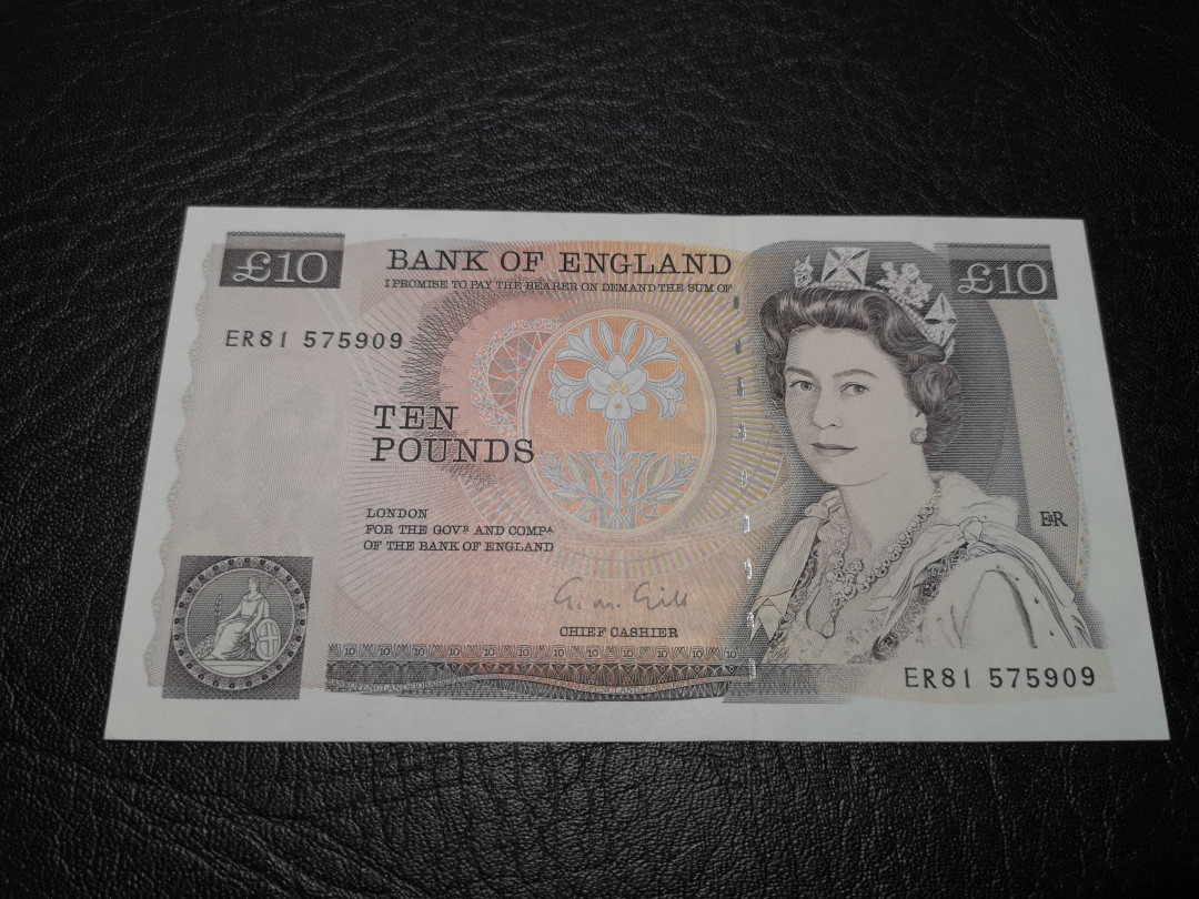 《外钞收藏家》第一百零七期拍卖 英国D序列10镑 全新UNC 角有疑似轻微软折