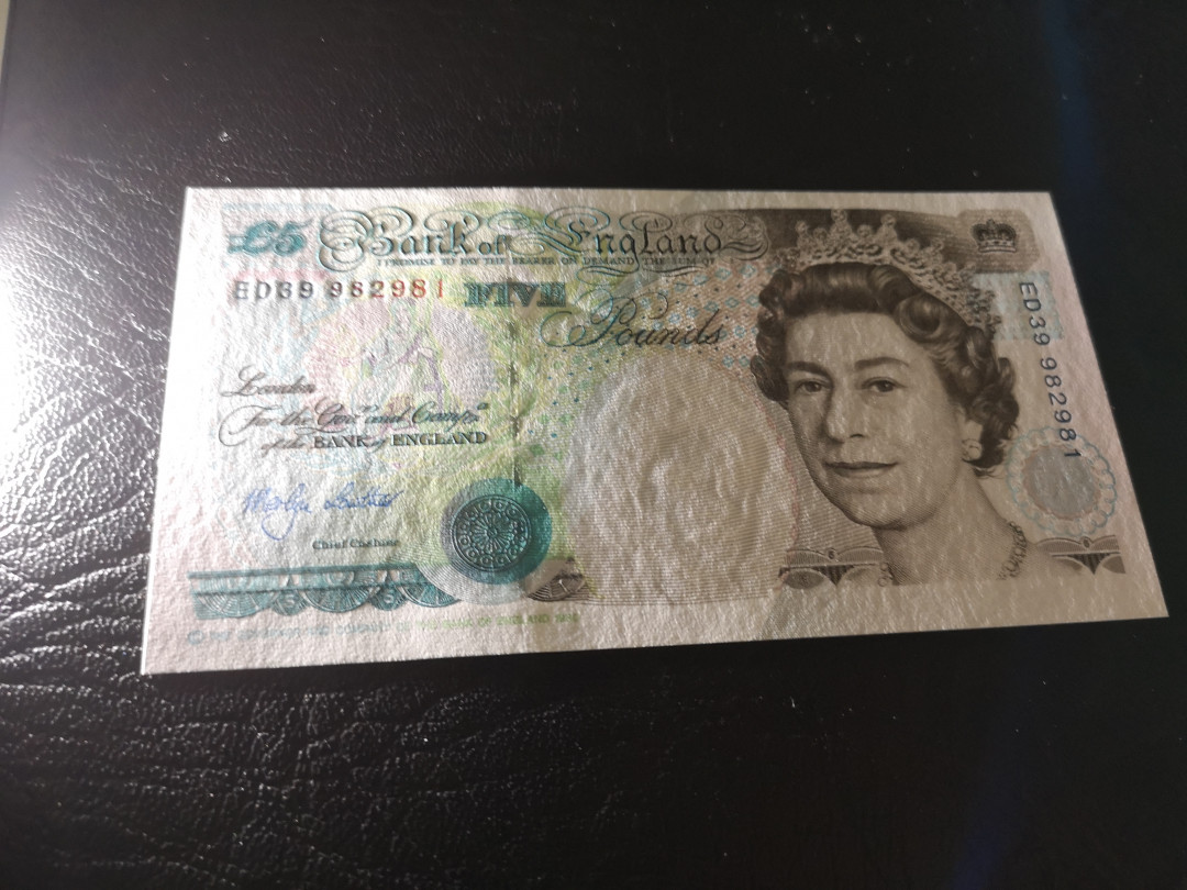 《外钞收藏家》第一百零七期拍卖 英国E序列5镑 全新UNC