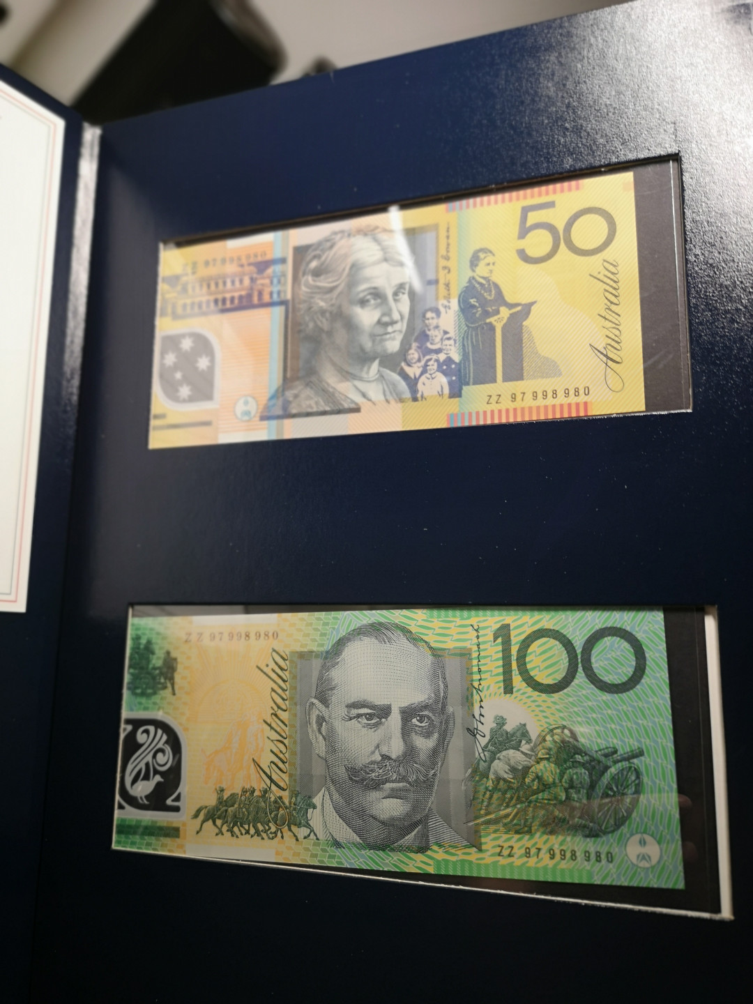 《外钞收藏家》第一百零七期拍卖 1997年澳大利亚精装册 全套纸币和硬币 