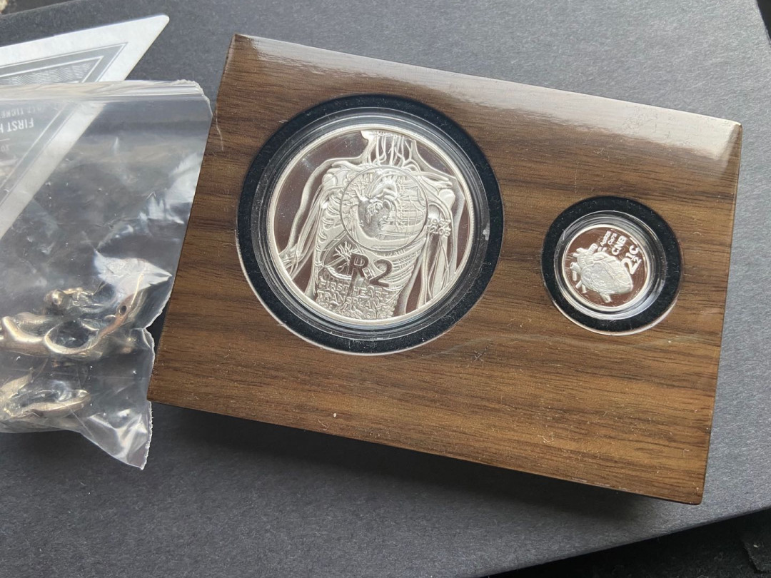 【币观天下】第144场拍卖 【南非】2017大小心脏盒子套装【克劳斯获奖币】