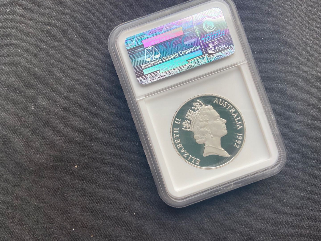 【币观天下】第144场拍卖 【澳大利亚】1992年澳大利亚帝企鹅40克银币