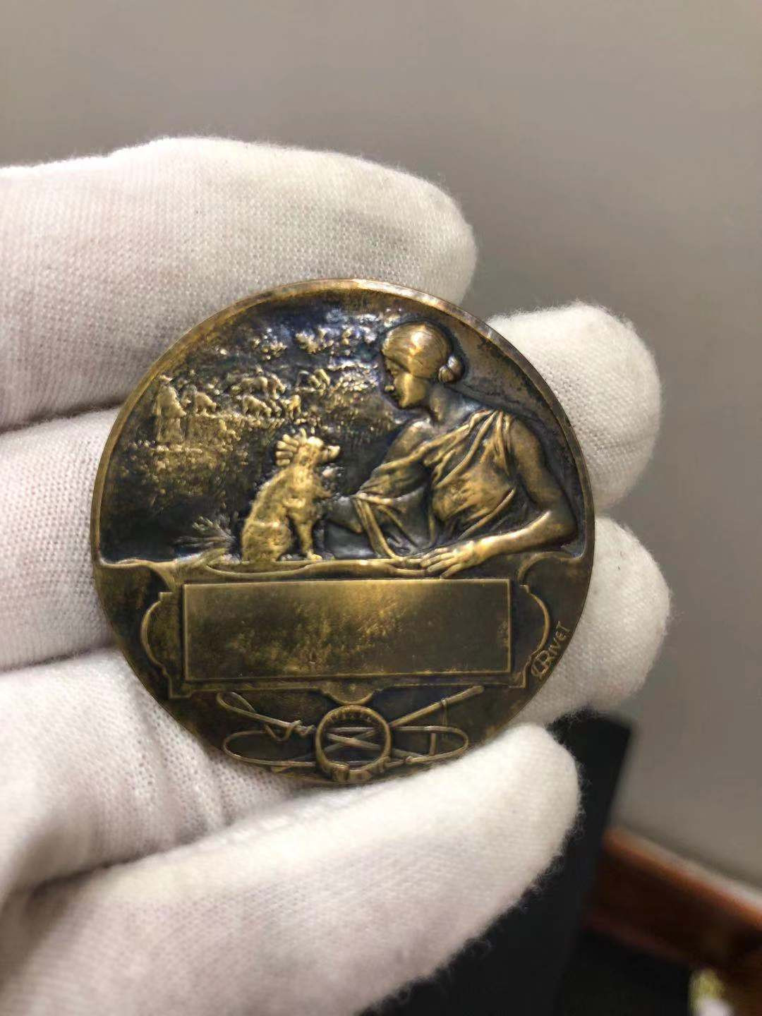 喜迎🐂年艺术麦朵尔第十场拍卖 爱犬