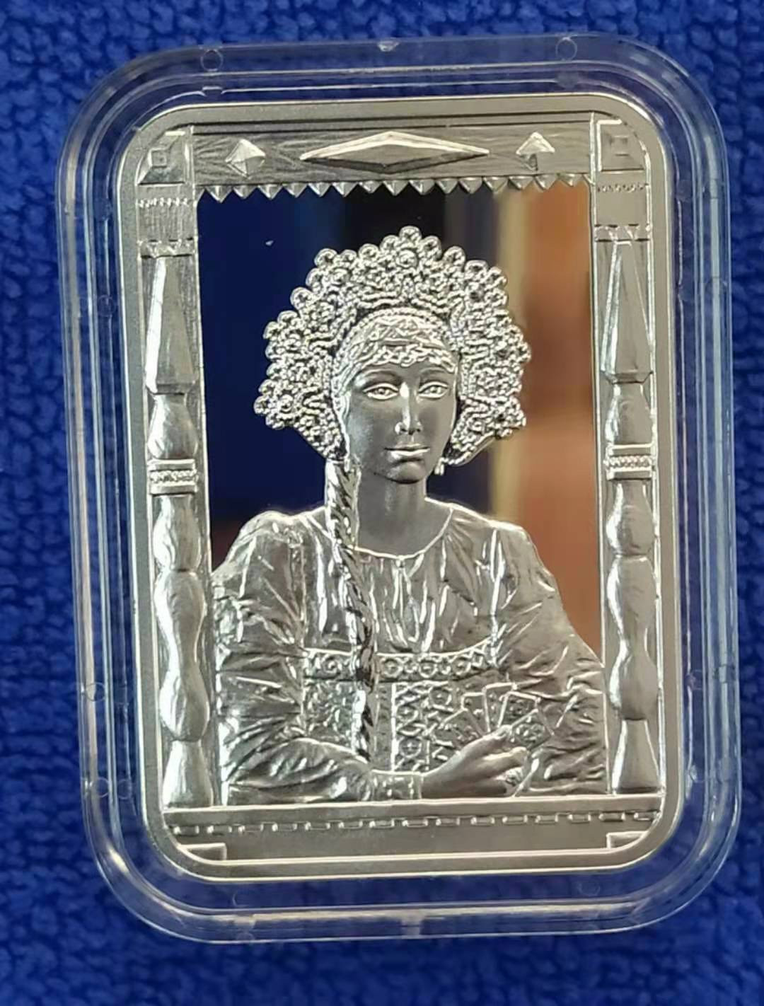 【币观天下】第144场拍卖 纽埃2015年1元，28.28克，世界名画 《俄罗斯美少女》-伊利亚.格拉祖诺夫 名作，彩色异形精制纪念银币