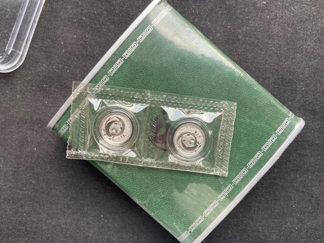 【币观天下】第144场拍卖 2003年中国铂金小熊猫2枚