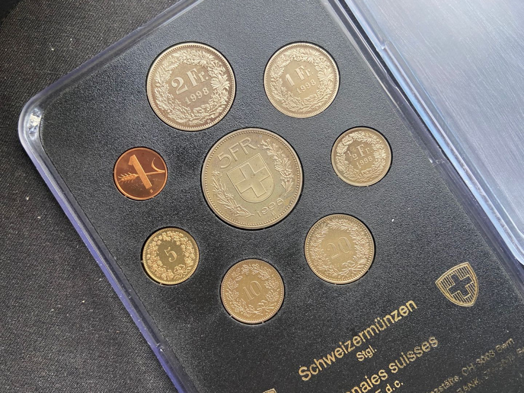 【币观天下】第144场拍卖 【瑞士】1998年清版套币8枚【带盒】