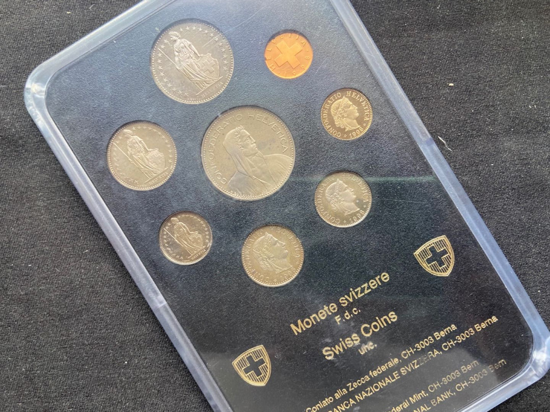 【币观天下】第144场拍卖 【瑞士】1998年清版套币8枚【带盒】