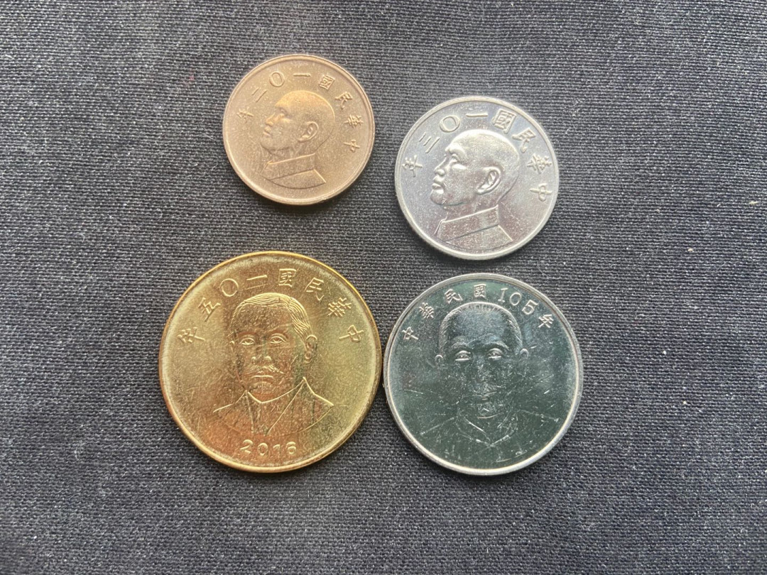 【币观天下】第144场拍卖 弯弯4枚纪念币