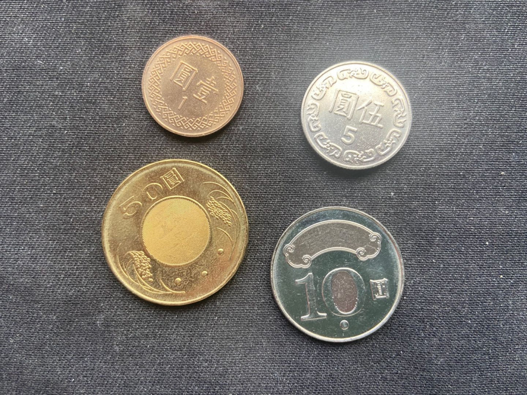 【币观天下】第144场拍卖 弯弯4枚纪念币