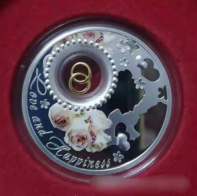 【随心拍&Getcoins】钱币拍卖第八十七期～  【纽埃】纽埃2014年2元，28.28克，“爱你一世(2014)---恋爱快乐”，双面通透中空镶嵌银镀24K金可旋转“连心对戒”数码亮光彩色精致艺术银币