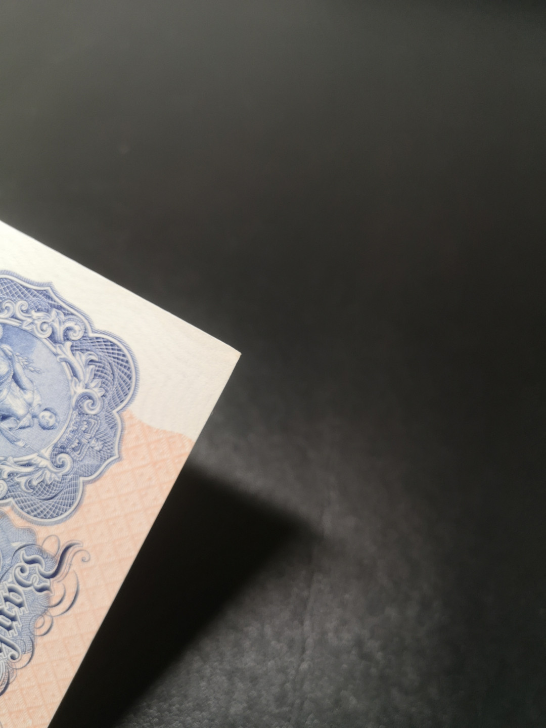 《外钞收藏家》第一百零八期拍卖 英国A序列1镑 8品左右 年代久 详细品相参考图片