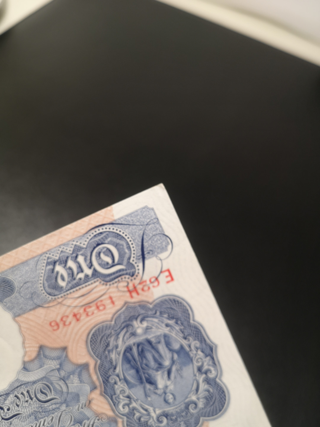 《外钞收藏家》第一百零八期拍卖 英国A序列1镑 8品左右 年代久 详细品相参考图片