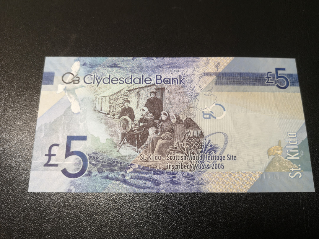 《外钞收藏家》第一百零八期拍卖 2009年苏格兰克莱斯戴尔银行5镑 首发冠 号码很不错 全新UNC