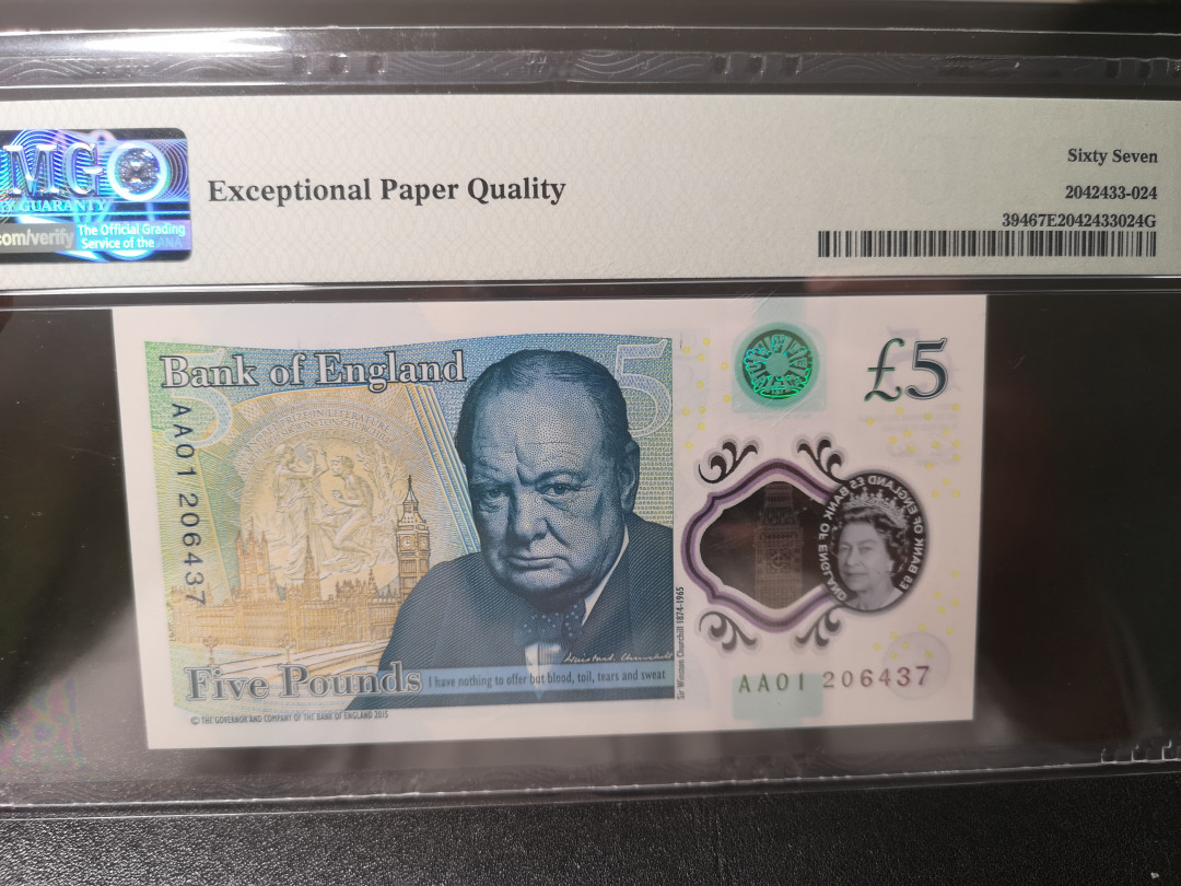 《外钞收藏家》第一百零八期拍卖 2015年英国最新版塑料钞5镑 PMG67 AA01首发冠